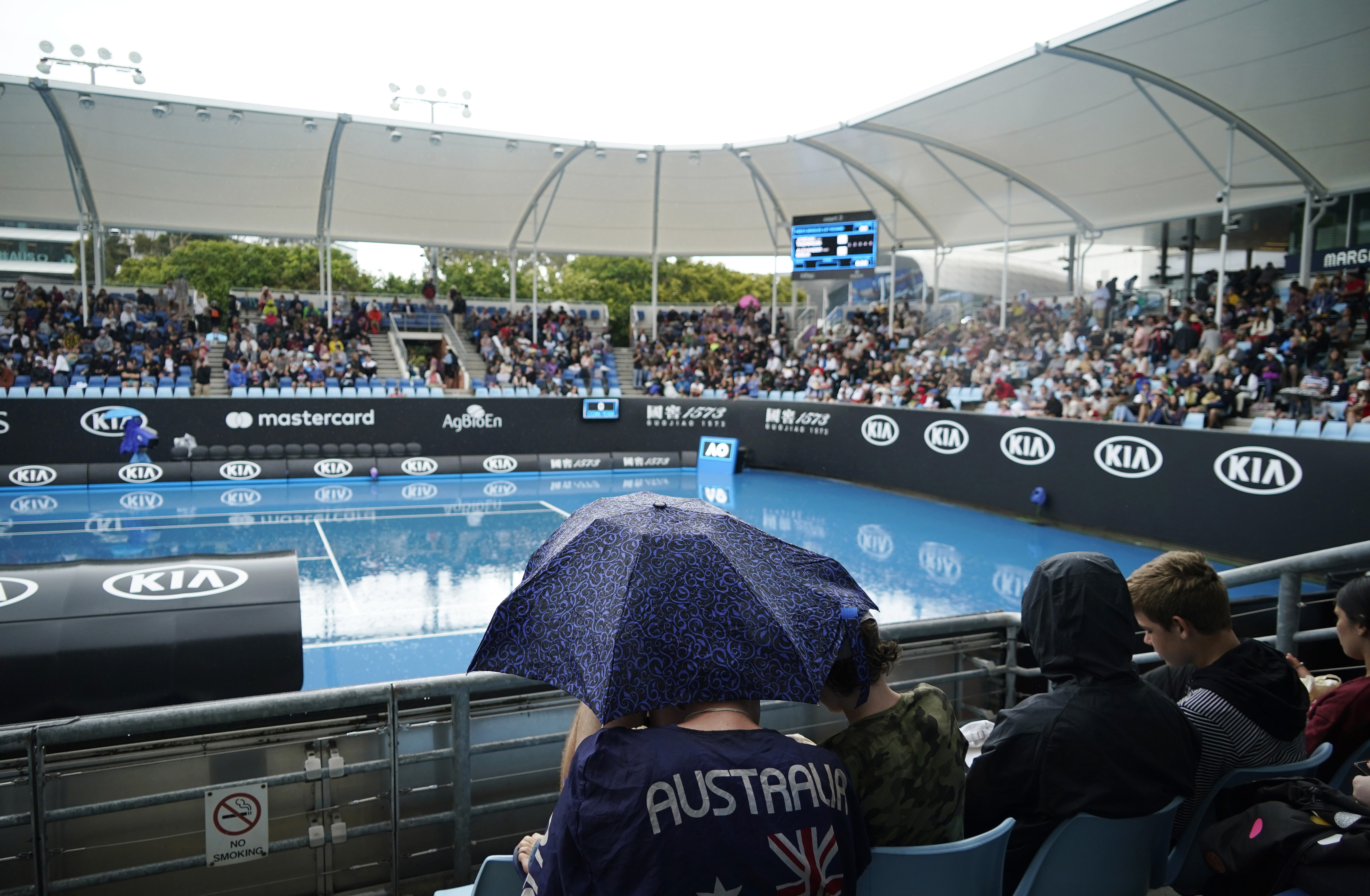 Australian Open: Αναβλήθηκε ο αγώνας της Σάκκαρη! Απέκλεισε τη Βένους η 15χρονη Γκάουφ (video)