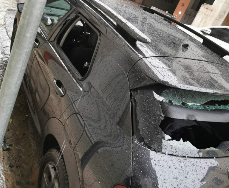 Επίθεση στο αυτοκίνητο του Αλέκου Φλαμπουράρη στα Εξάρχεια