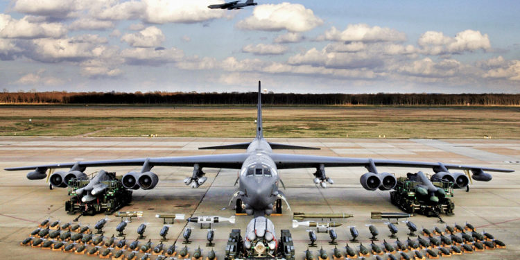B-52: Με αυτές τις αναβαθμίσεις τα θρυλικά βομβαρδιστικά θα κυριαρχούν στους ουρανούς μέχρι το 2050!