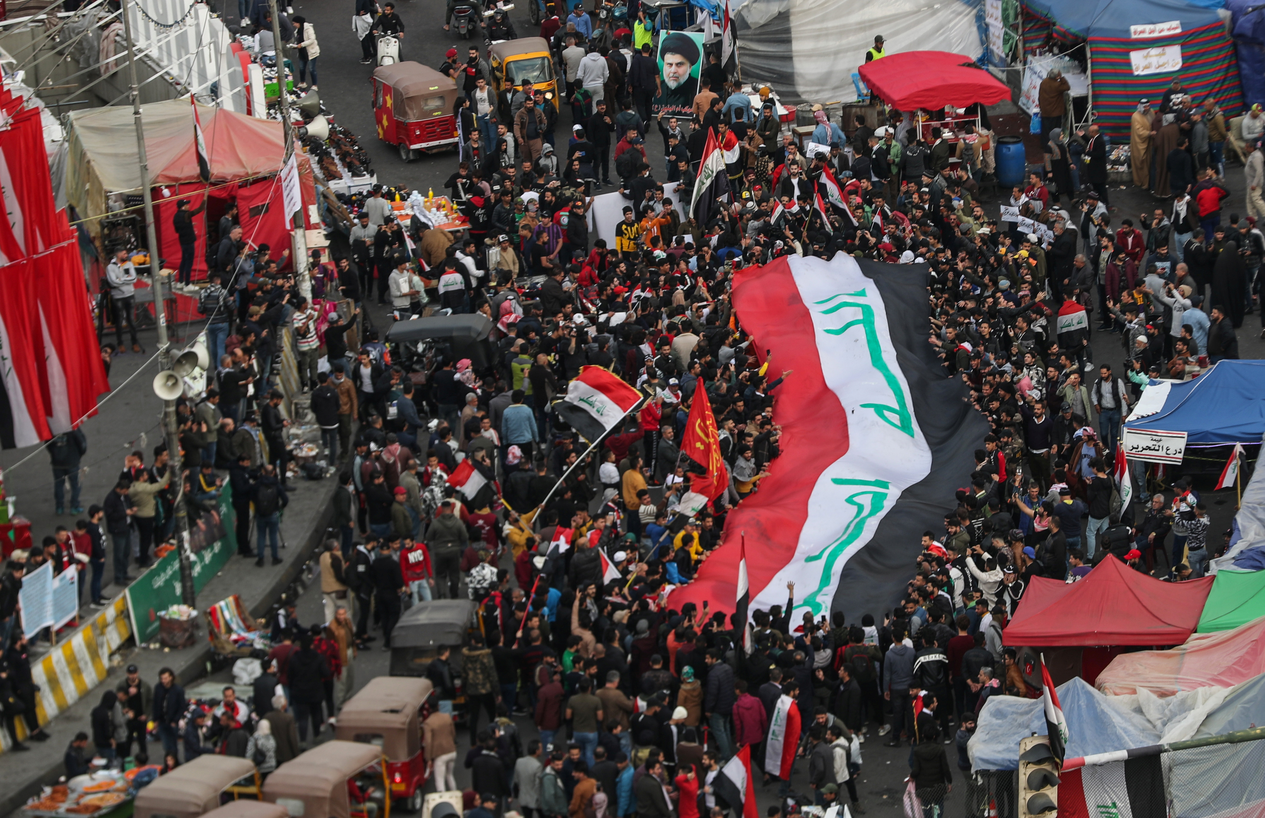 Στους δρόμους χιλιάδες αντικυβερνητικοί διαδηλωτές στο Ιράκ! Καταγγέλλουν Ιράν και ΗΠΑ