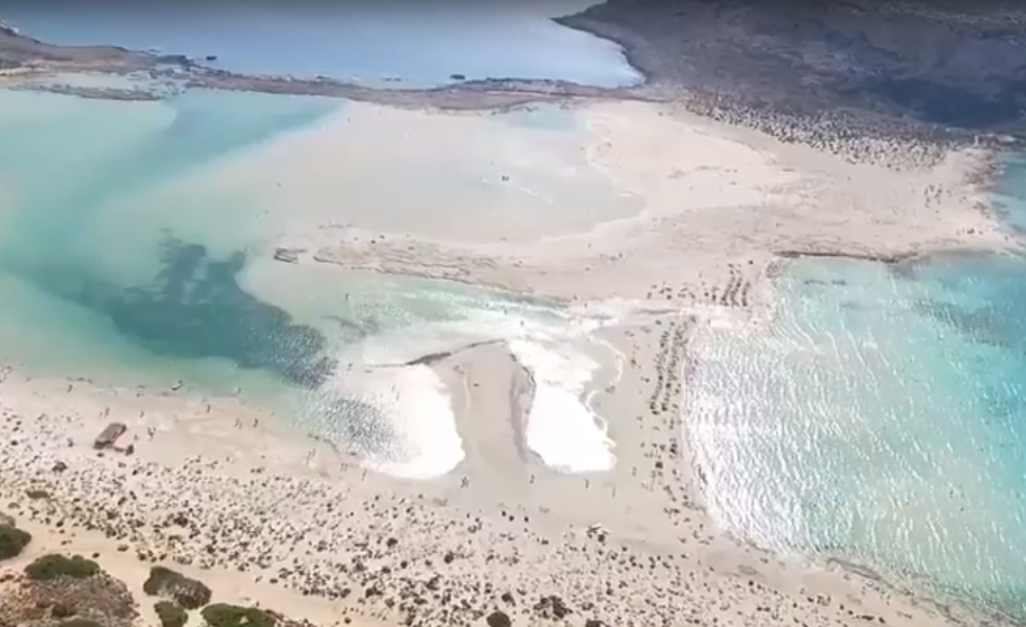 Χανιά: Θρίλερ στον Μπάλο! Έκαναν περίπατο και είδαν… μισοθαμμένο σκελετό