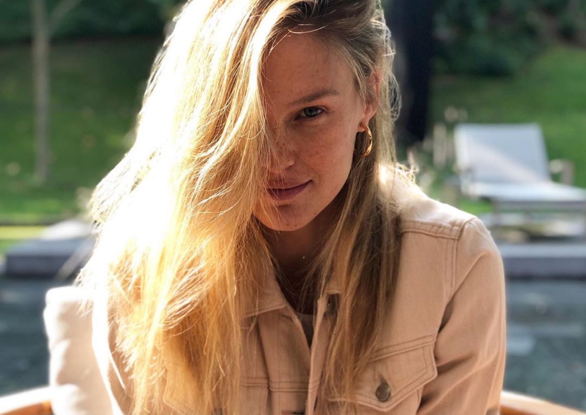 Bar Refaeli: Αυτή είναι η πρώτη φωτογραφία μέσα από το μαιευτήριο, μετά την γέννηση του 3ου παιδιού της!