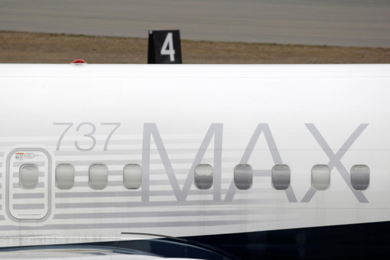 Boeing: Όλο και... "καλύτερα" τα 737 MAX - Τώρα βρήκαν και θραύσματα στις δεξαμενές καυσίμων!