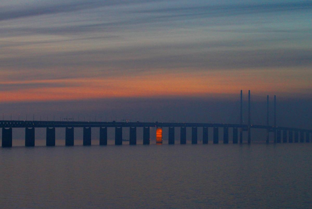 Απίστευτο! 13 χρόνια θα χρειαστούν για να… βαφτεί η γέφυρα που ενώνει Δανία και Σουηδία