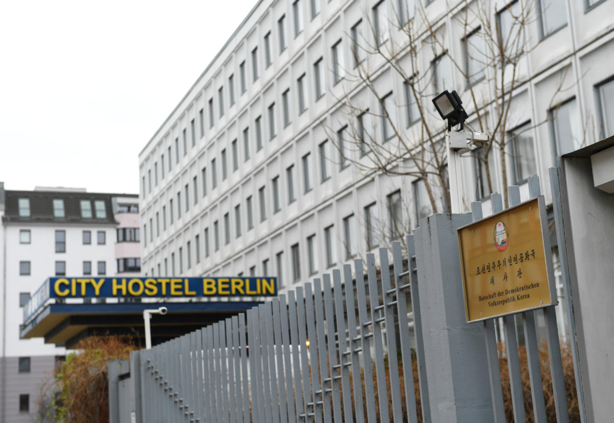 Γερμανία: Λουκέτο στο ξενοδοχείο του Κιμ Γιονγκ Ούν στο Βερολίνο