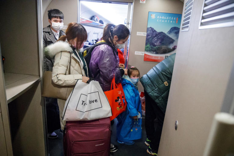 Θετική στον κοροναϊό μια ξεναγός στην Ιαπωνία! Ήταν στο λεωφορείο με τουρίστες από τη Γουχάν
