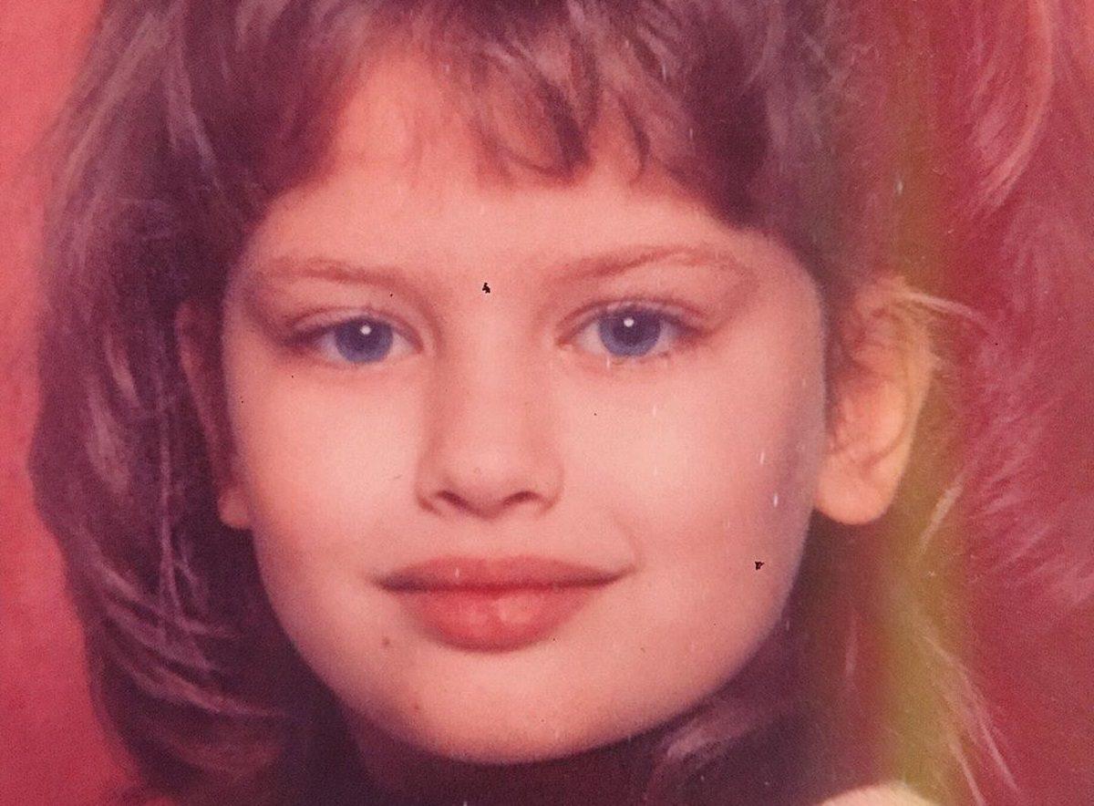 Το γλυκό κοριτσάκι της φωτογραφίας είναι σήμερα πανέμορφη ηθοποιός! [pic]