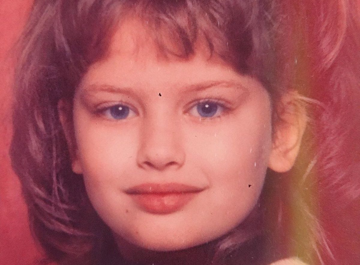 Το γλυκό κοριτσάκι της φωτογραφίας είναι σήμερα πανέμορφη ηθοποιός! [pic]