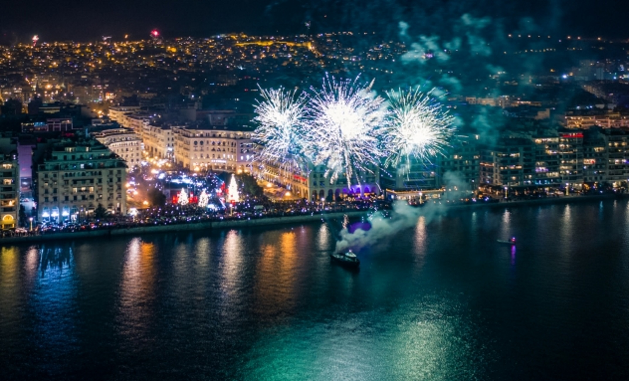 Θεσσαλονίκη: Εκπληκτικό βίντεο από drone για την υποδοχή του 2020! Έτσι γιόρτασαν την αλλαγή του χρόνου