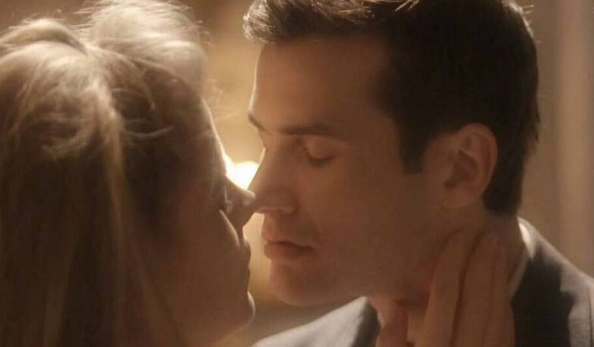 Ο Νικηφόρος στέλνει την Δρόσω να κάνει έκτρωση και γίνεται χαμός στις Άγριες Μέλισσες!