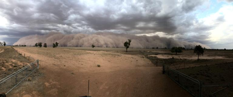 Απίστευτες εικόνες από την Αυστραλία! Μετά τις φωτιές, αμμοθύελα και χαλάζι - Ένα κόκκινο σύννεφο σκόνης κάλυψε τα πάντα!