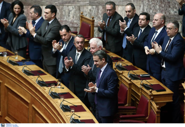 Η ιστορική ψηφοφορία για την εκλογή της Κατερίνας Σακελλαροπούλου στην Προεδρία της Δημοκρατίας - Οι απουσίες με νόημα και το... σκασμένο λάστιχο