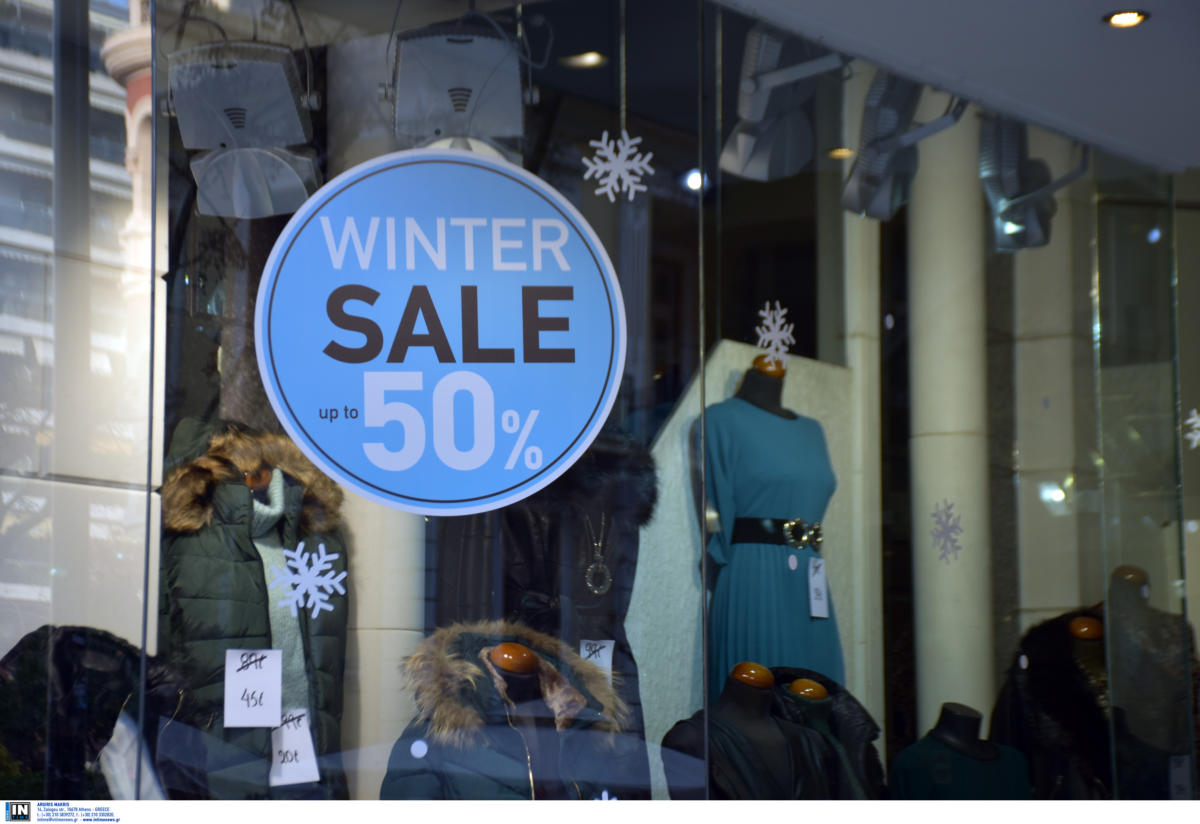 Χειμερινές εκπτώσεις: Πότε αρχίζουν, πόσο θα διαρκέσουν – Ποια Κυριακή θα είναι ανοιχτά τα καταστήματα