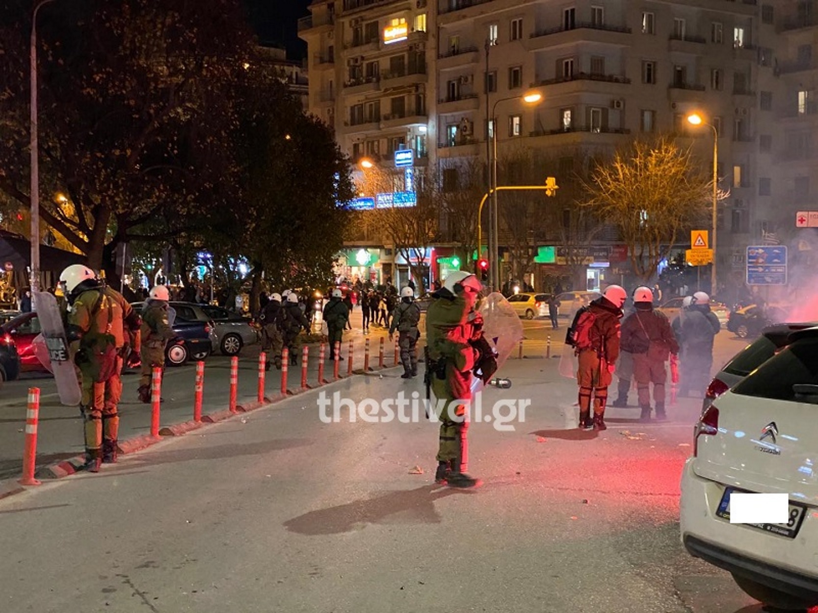Θεσσαλονίκη: Ένταση στο συλλαλητήριο διαμαρτυρίας των οπαδών του ΠΑΟΚ