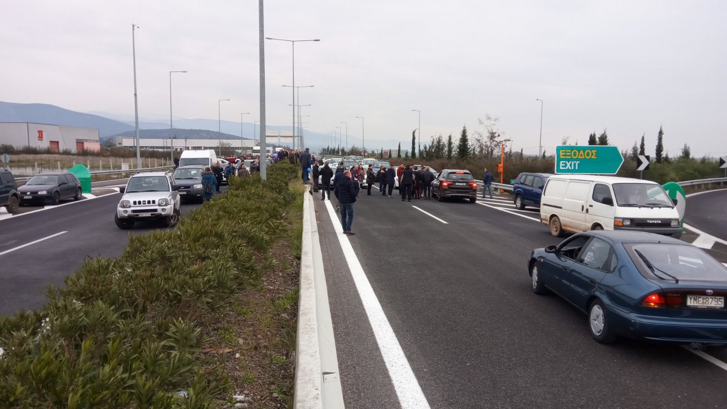 Εθνική Οδός: Κόλαση με ουρές χιλιομέτρων στην Αθηνών – Λαμίας! Μπλόκο για το προσφυγικό [pics]