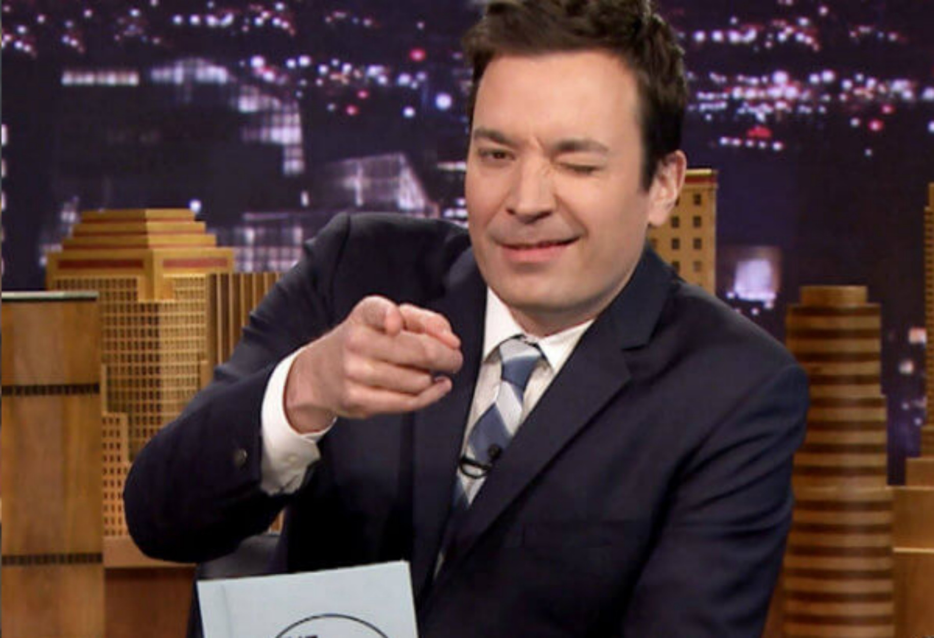 Δείτε τα sneakers που φόρεσε ο Τζίμι Φάλον και έγιναν sold out!