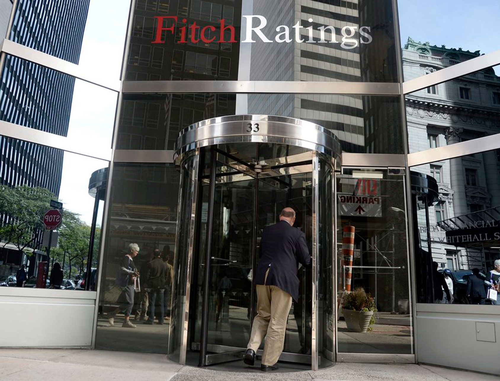Fitch: Αναβάθμισε το αξιόχρεο ομολόγων που εκδίδουν ελληνικές τράπεζες