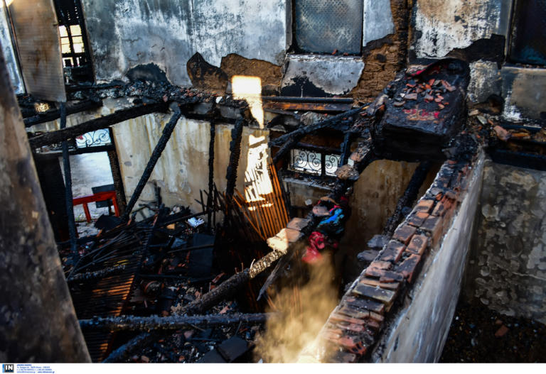 Αργολίδα: Νεκρά τα δύο αδέρφια από τη φωτιά στο σπίτι τους! Καταπλακώθηκαν από τη στέγη που έπεσε [pics, video]