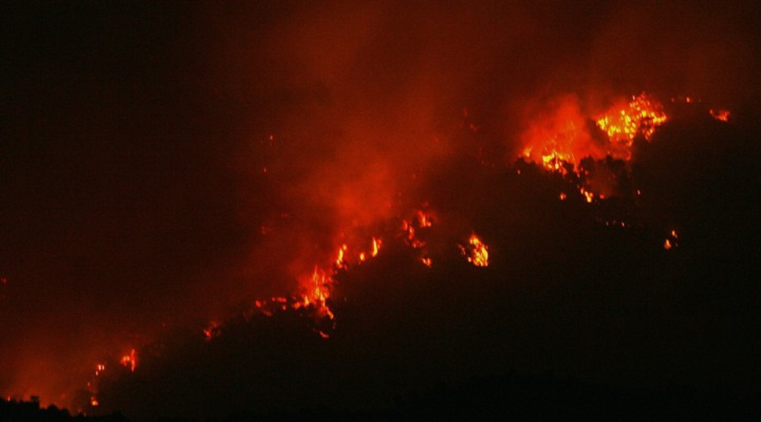 Ταΰγετος: Μεγάλη φωτιά στην περιοχή της Τόριζας