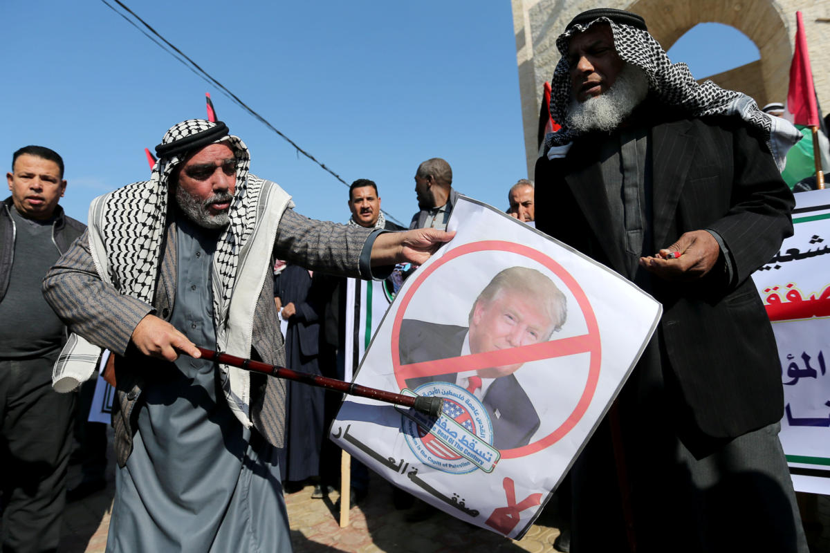 Χαμός στη Μέση Ανατολή! “Ανοησίες” και “επιθετικό” το σχέδιο Τραμπ λέει η Χαμάς