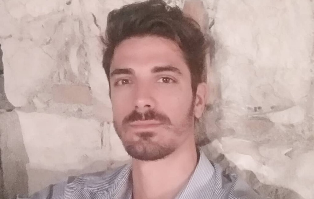 Δημήτρης Γκοτσόπουλος: Βραδινή έξοδος στο θέατρο για τον Λάμπρο από τις “Άγριες Μέλισσες” [pics]