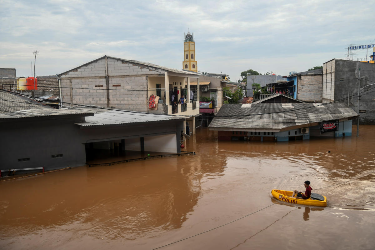 Ινδονησία: Τουλάχιστον 21 νεκροί στις πλημμύρες