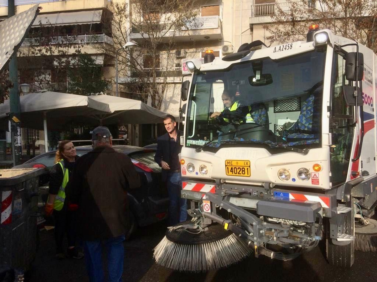Μεγάλη επιχείρηση καθαριότητας του Δήμου Αθηναίων στην Κυψέλη [Pics]