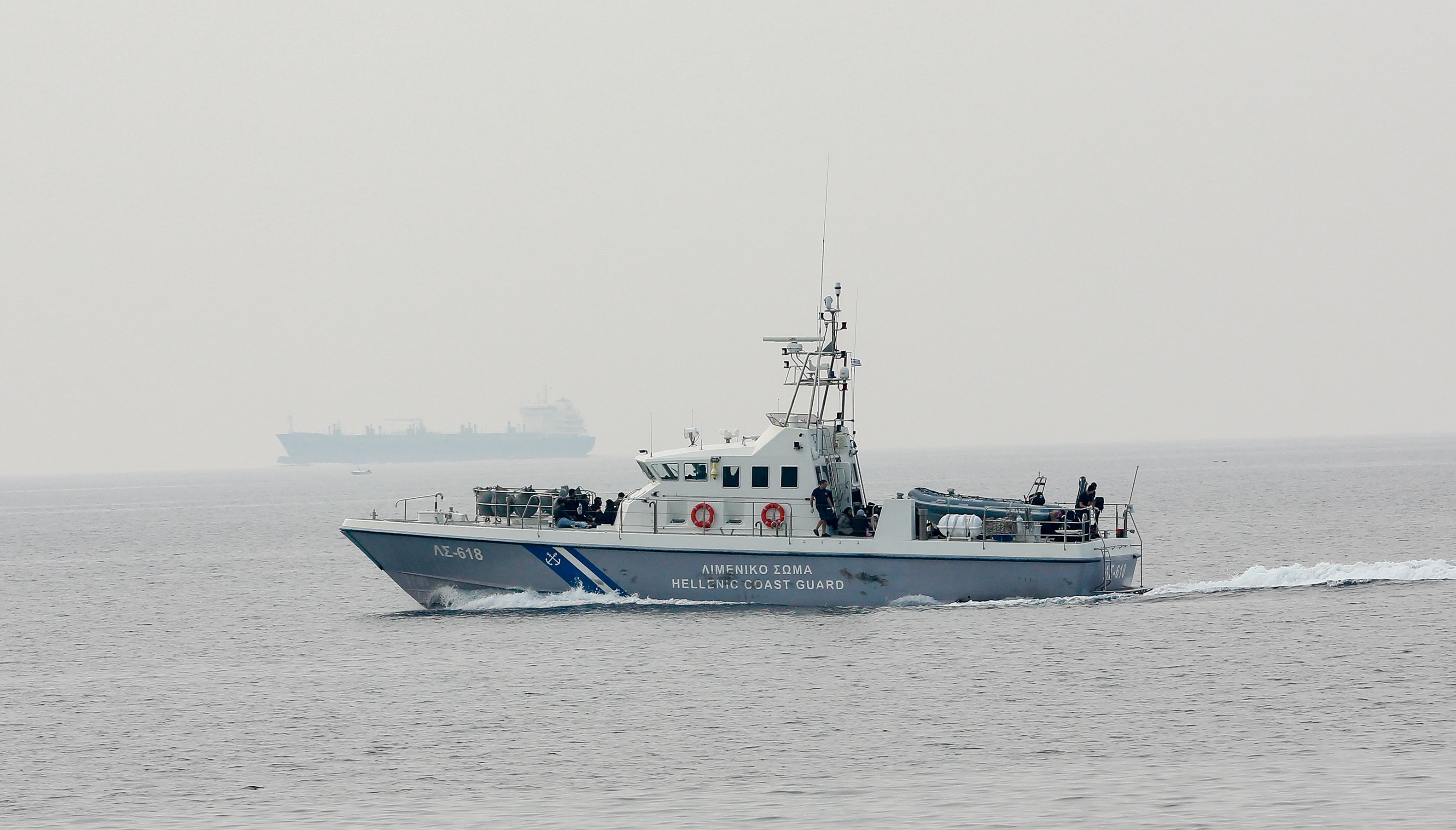 Συναγερμός στο Λιμενικό: Μέλος πληρώματος φορτηγού πλοίου έπεσε στη θάλασσα