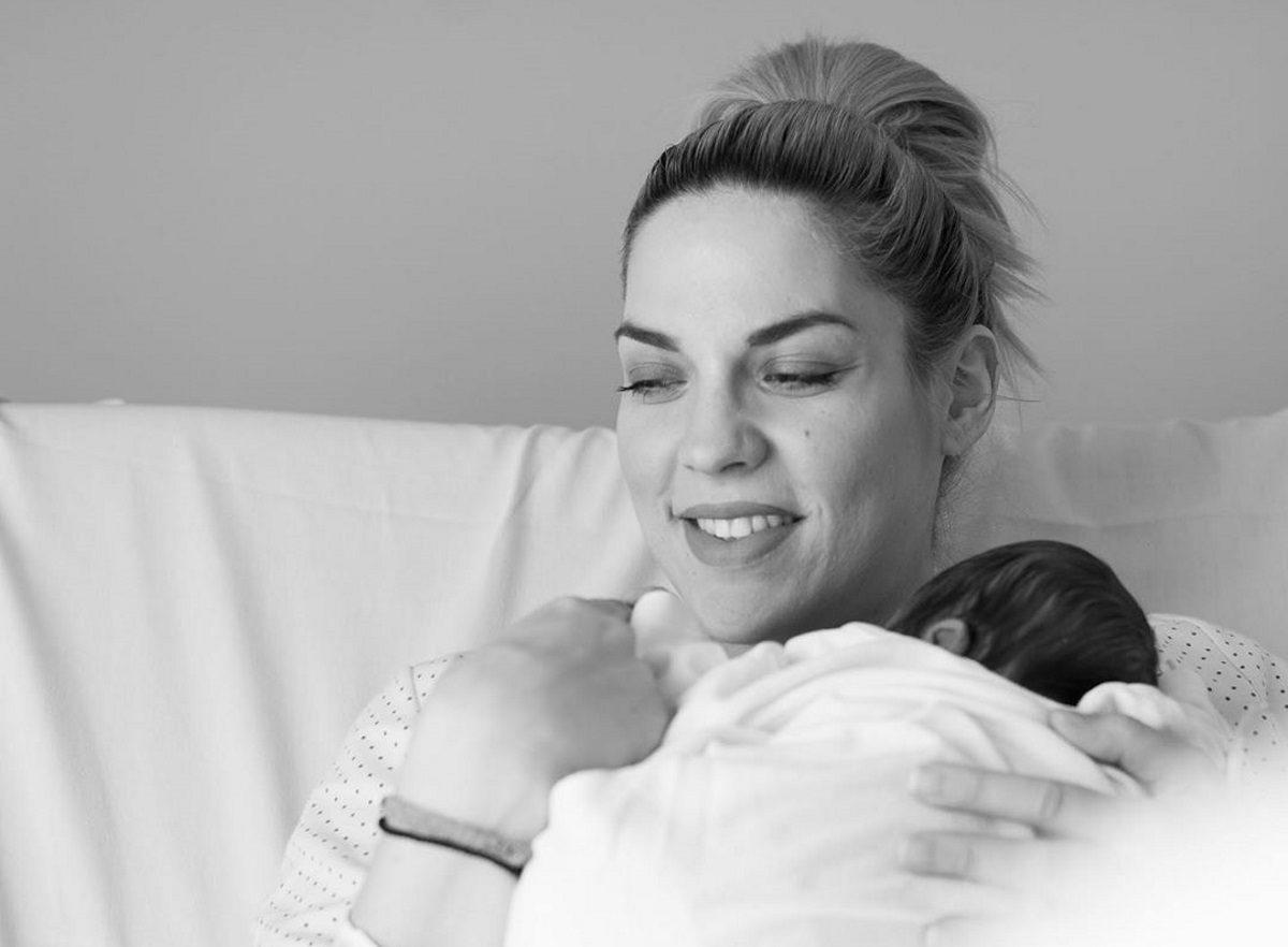 Μαντώ Γαστεράτου: Δεν θα πιστέψετε τι πρόβλημα αντιμετωπίζει δύο μέρες μετά τη γέννηση του γιου της