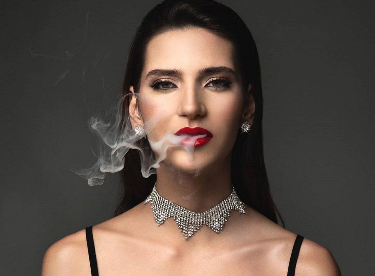 Μαρία Μιχαλοπούλου: Εντυπωσιακή η πρώην παίκτρια του GNTM στις επαγγελματικές φωτογραφίζεις