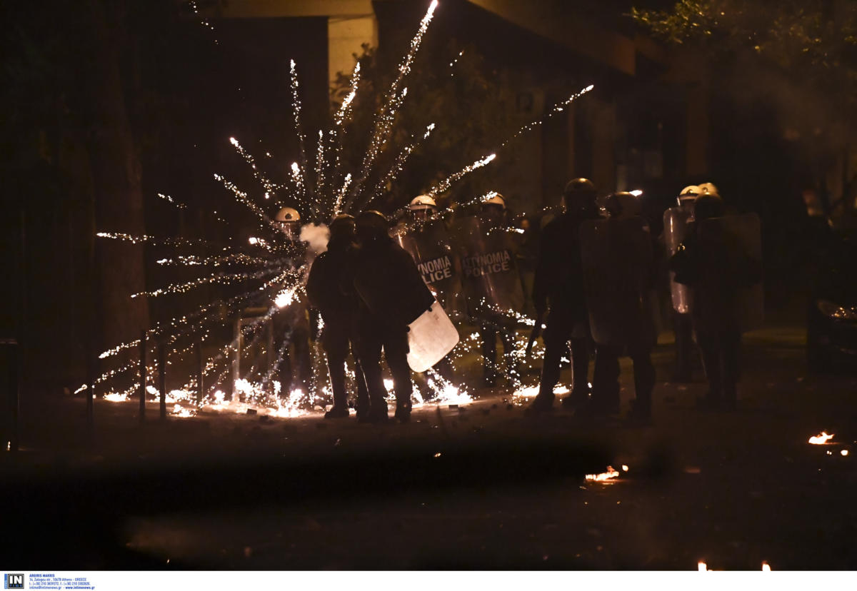 Επίθεση σε αστυνομικούς στη Νομική! Πέντε προσαγωγές