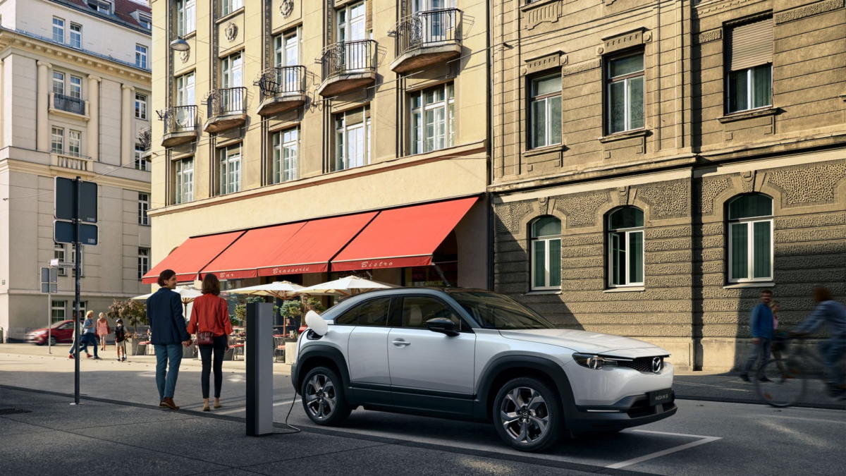 Η Mazda εξηγείται για τη «μικρή» μπαταρία του MX-30