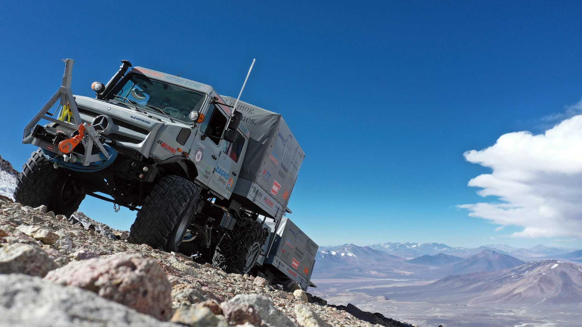Ένα Mercedes-Benz Unimog έφτασε εκεί που δεν έχει ξαναπάει τροχοφόρο όχημα [pics]