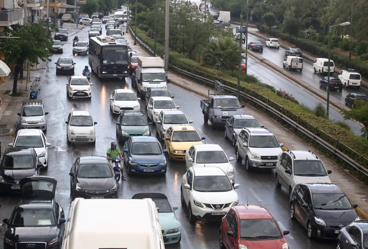 Μεσογείων: Τροχαίο και κυκλοφοριακό χάος!