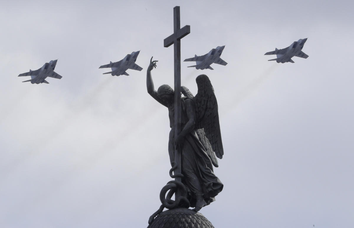 MiG-31: Ο Ρώσος “δολοφόνος” θα πετάει μέχρι το διαστημικό πρότζεκτ του Πούτιν να πάρει “σάρκα και οστά”! [pics]