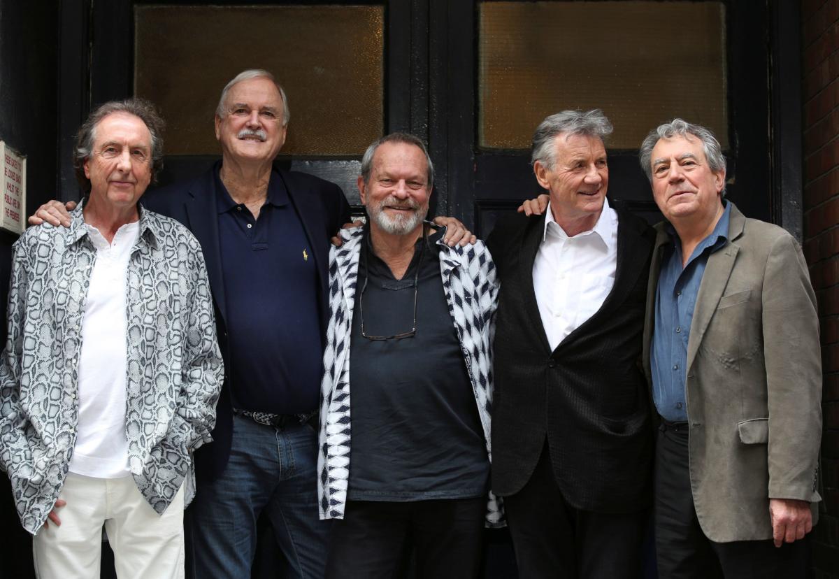 Monty Python: Η συγκινητική ανάρτηση του John Cleese για τον φίλο του Terry Jones