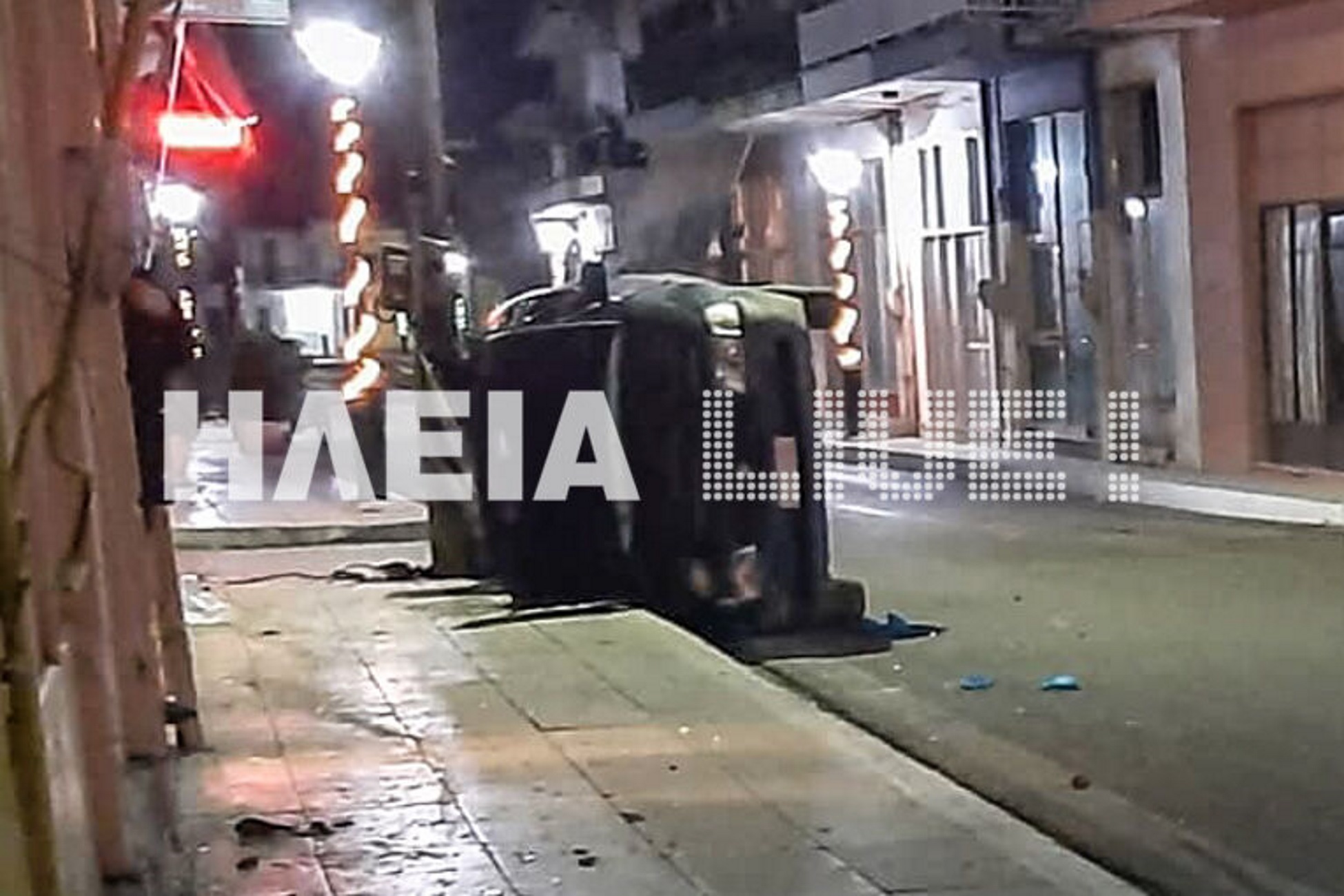 Ηλεία: Αυτοκίνητο έκοψε κολώνα φωτισμού και διέλυσε καφενείο! Δύο σοβαρά τραυματίες στο τροχαίο [pics, video]