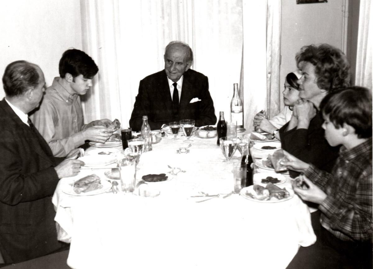 Νίκος Παπανδρέου: Η σπάνια οικογενειακή γιορτινή φωτογραφία με… σουβλάκια