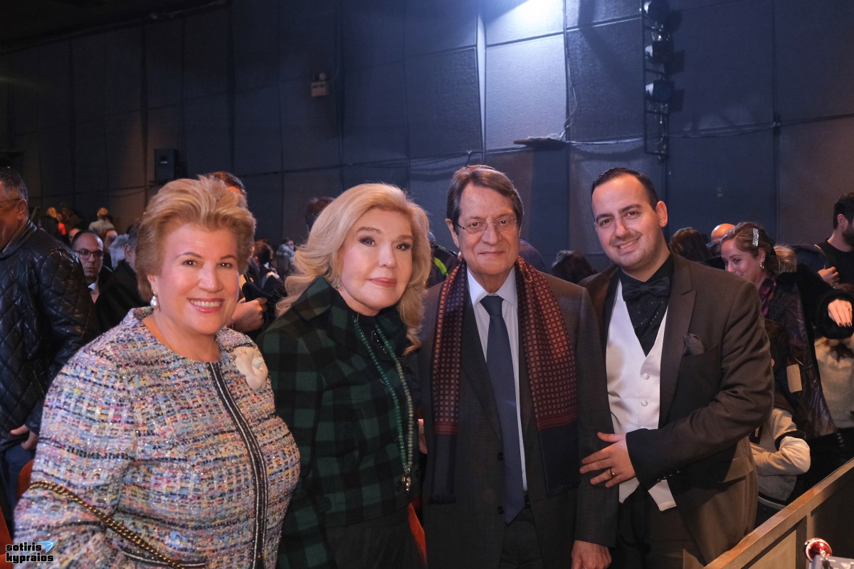 Στην “Παριζιάνα” ο πρόεδρος της Κύπρου με την σύζυγό του! Φωτογραφίες