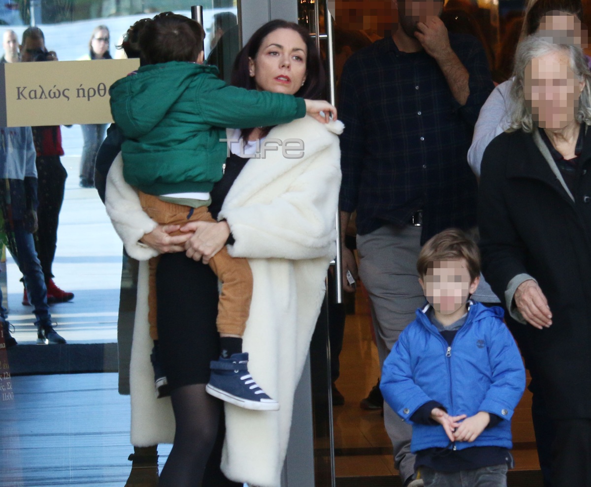 Θυμάστε τη Λίλα από τους Singles; Δείτε τη μετά από καιρό με τα δίδυμα αγοράκια της! [pics]