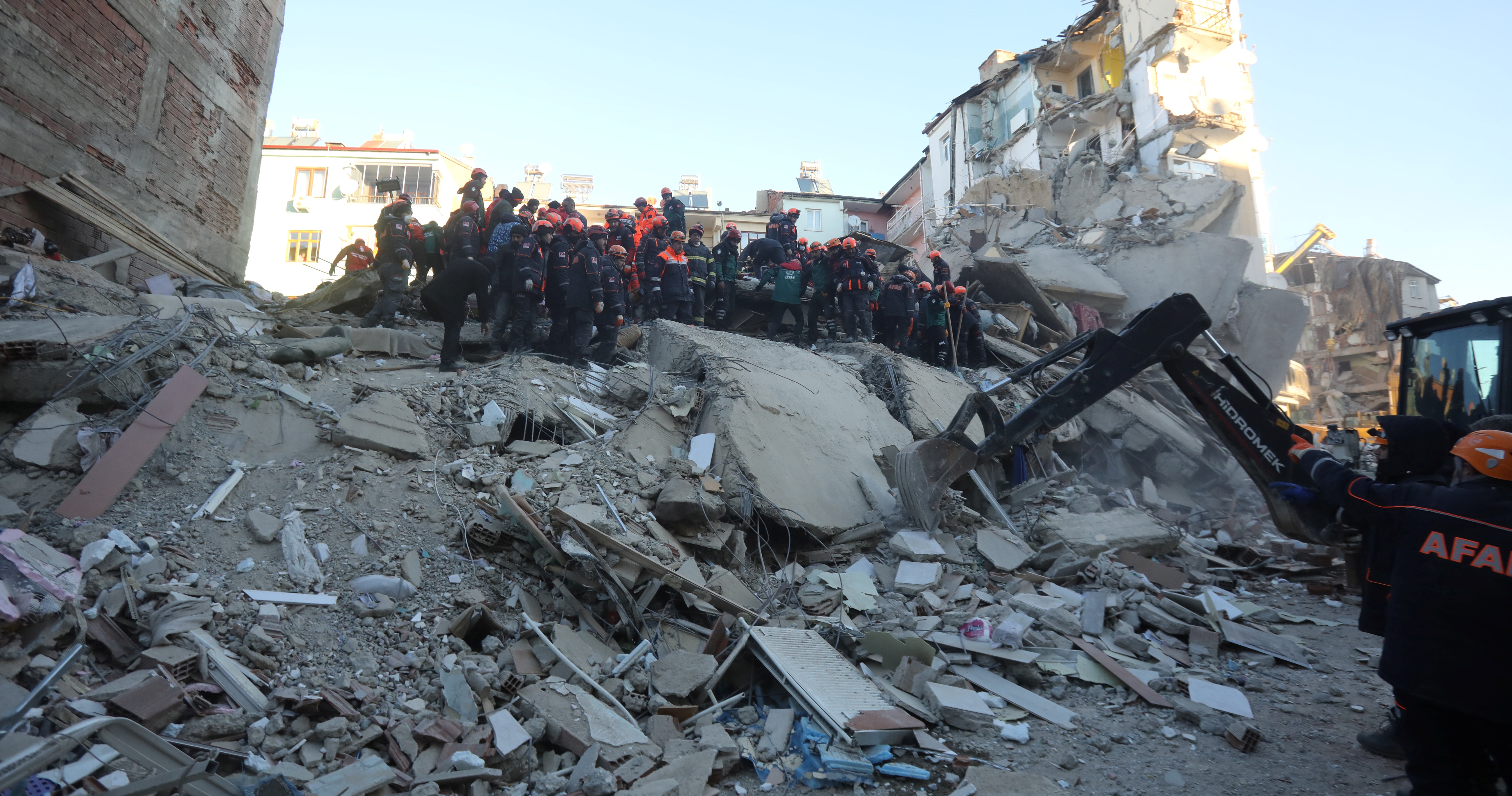 Σεισμός στην Τουρκία: Αυξάνονται συνεχώς οι νεκροί