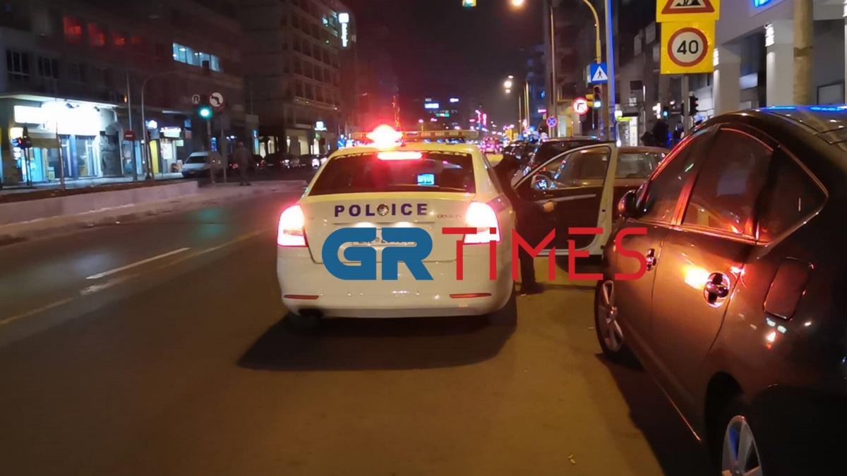 Αλλοδαποί “έπαιξαν” άγριο ξύλο στο κέντρο της Θεσσαλονίκης! video