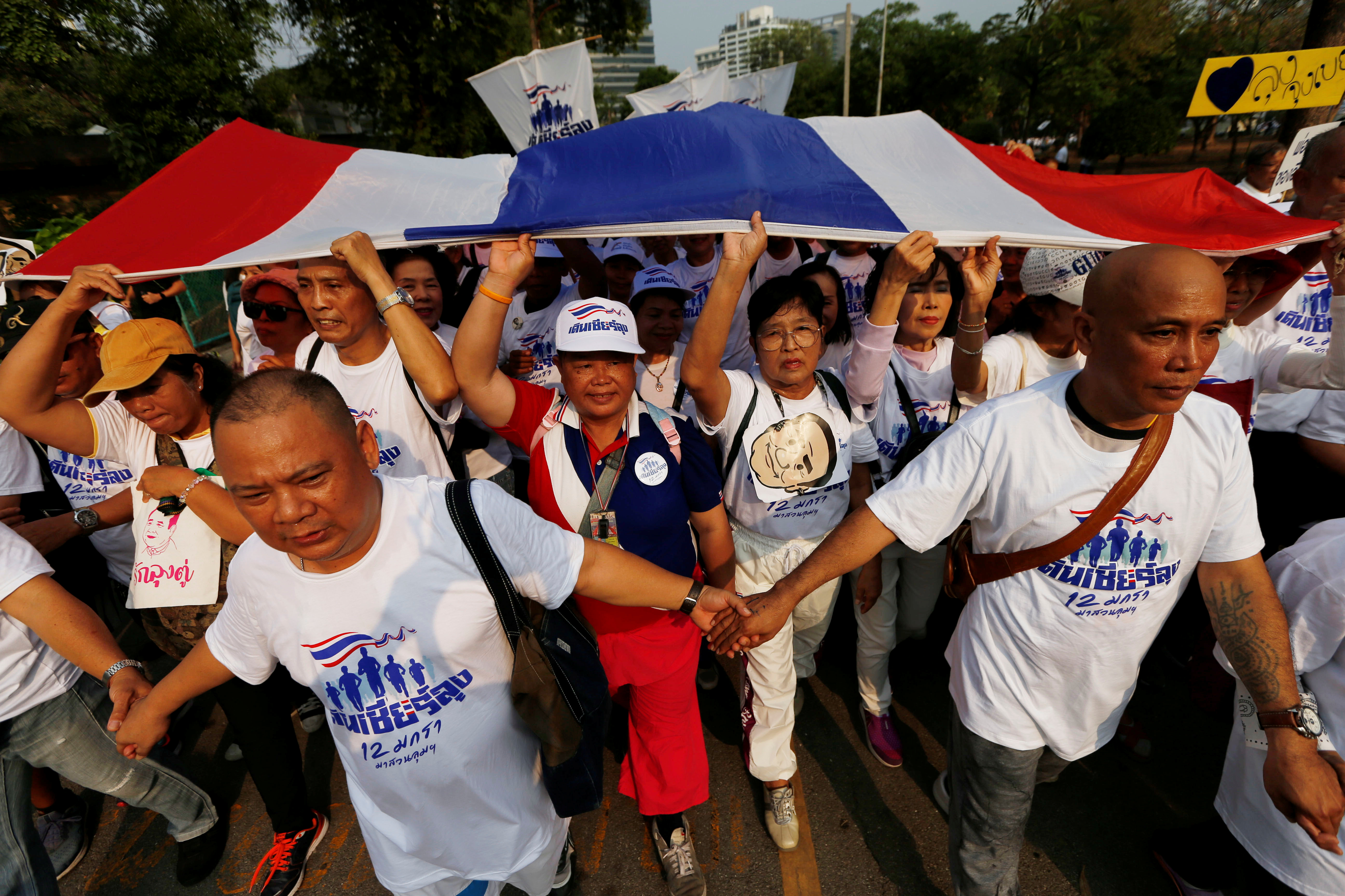 Χιλιάδες άνθρωποι συμμετείχαν σε αγώνα δρόμου στη Μπανγκόκ “κατά της δικτατορίας”