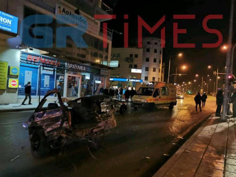 Πανικός στην Θεσσαλονίκη! Καταδίωξη διακινητή μεταναστών που έπεσε σε Ι.Χ και το έκοψε στα δύο - Ένας σοβαρά τραυματίας