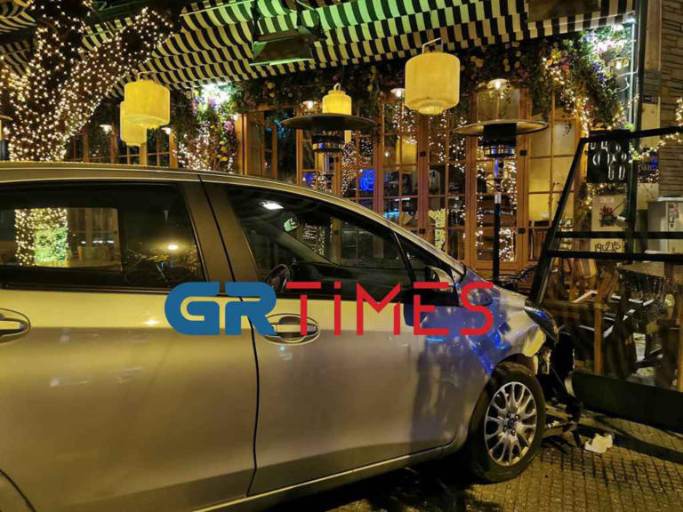 Θεσσαλονίκη: Πρώτα τράκαρε, μετά μπούκαρε με το αυτοκίνητο σε καφετέρια! Γυαλιά - καρφιά όλα