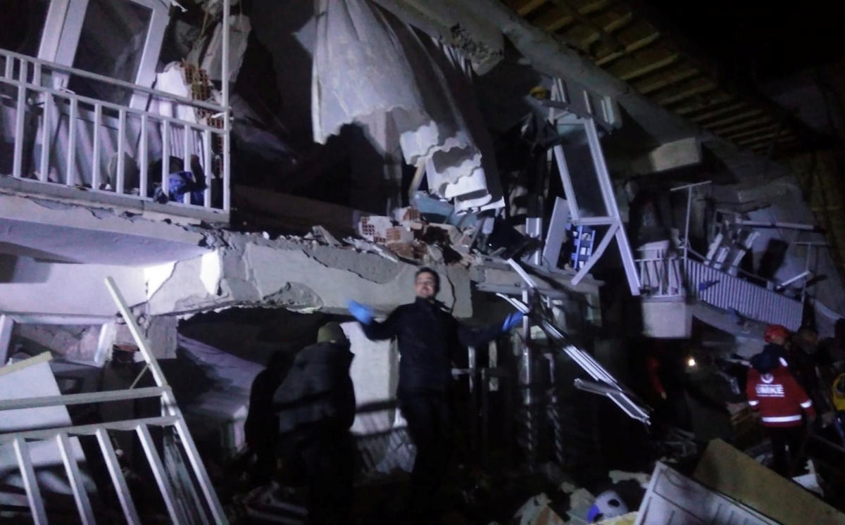 Σεισμός Τουρκία: Τουλάχιστον 6 νεκροί! Δίνουν μάχη τα σωστικά συνεργεία [video]