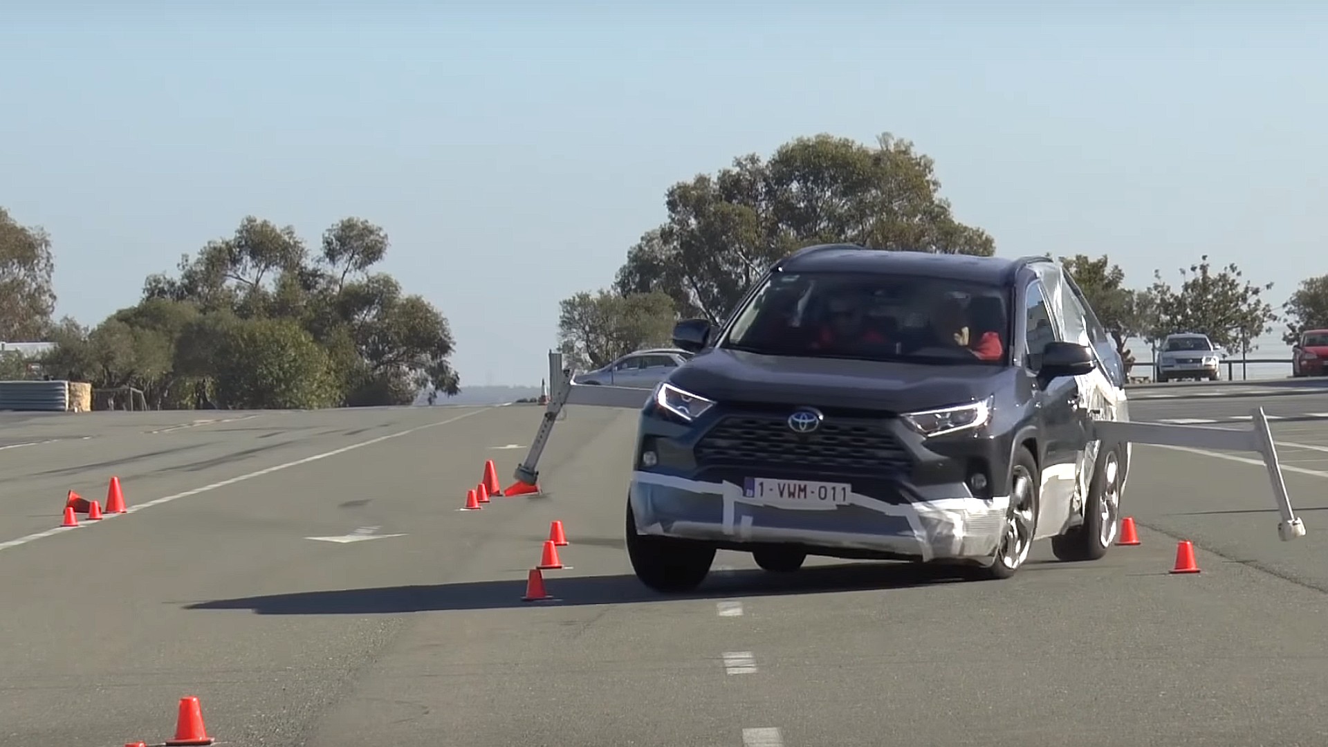 Το Toyota RAV4 πέρασε το τεστ “ταράνδου” χάρη σε νέο λογισμικό [vid]