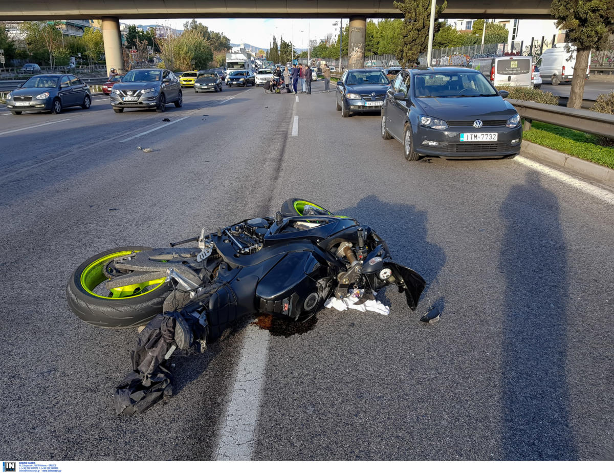 Τροχαίο στη λεωφόρο Σχιστού με δυο τραυματίες