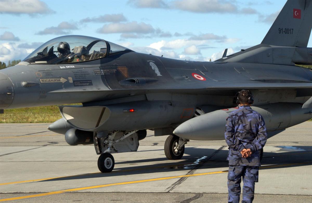 Επιστρέφει πάνω από το Αιγαίο η τουρκική πολεμική αεροπορία με οπλισμένα μαχητικά F-16!