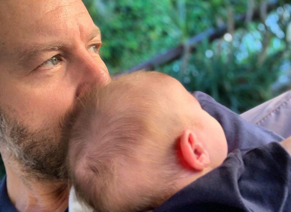 Γιάννης Βαρδής: Τα ξενύχτια με τον γιο του δεν έχουν τελειωμό [pic]